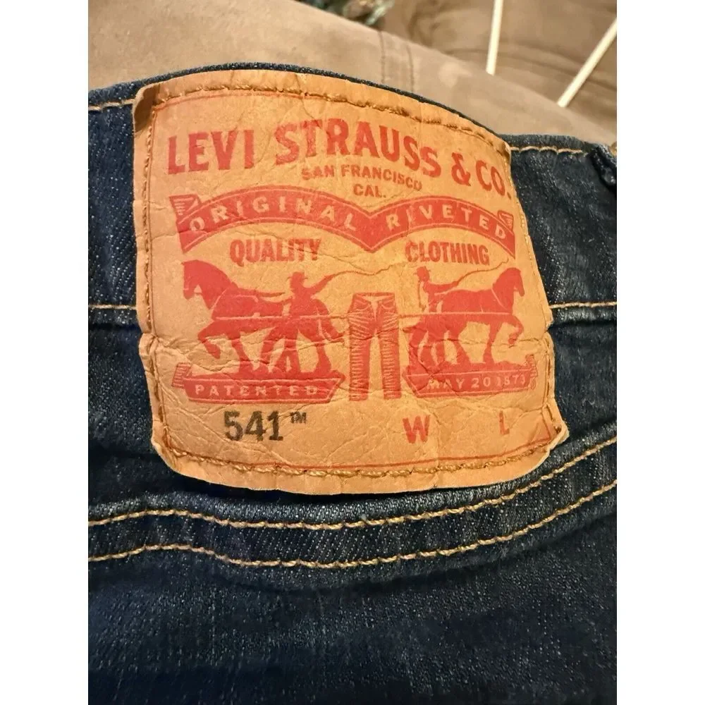 Levis 541 Mens‎ Blue Jeans Denim Straight Leg Tag 44x34 Measures 43x31